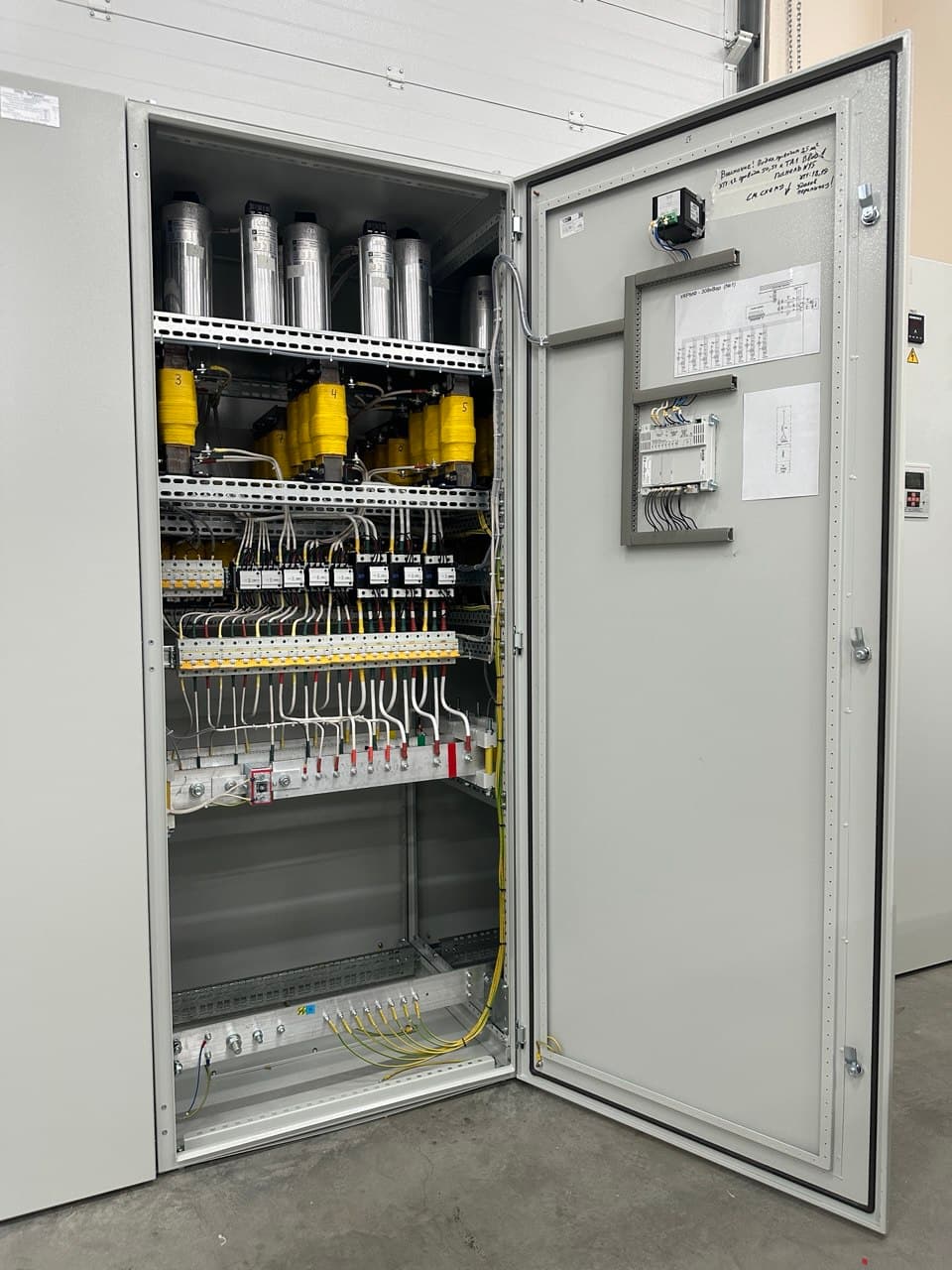 Открытый шкаф